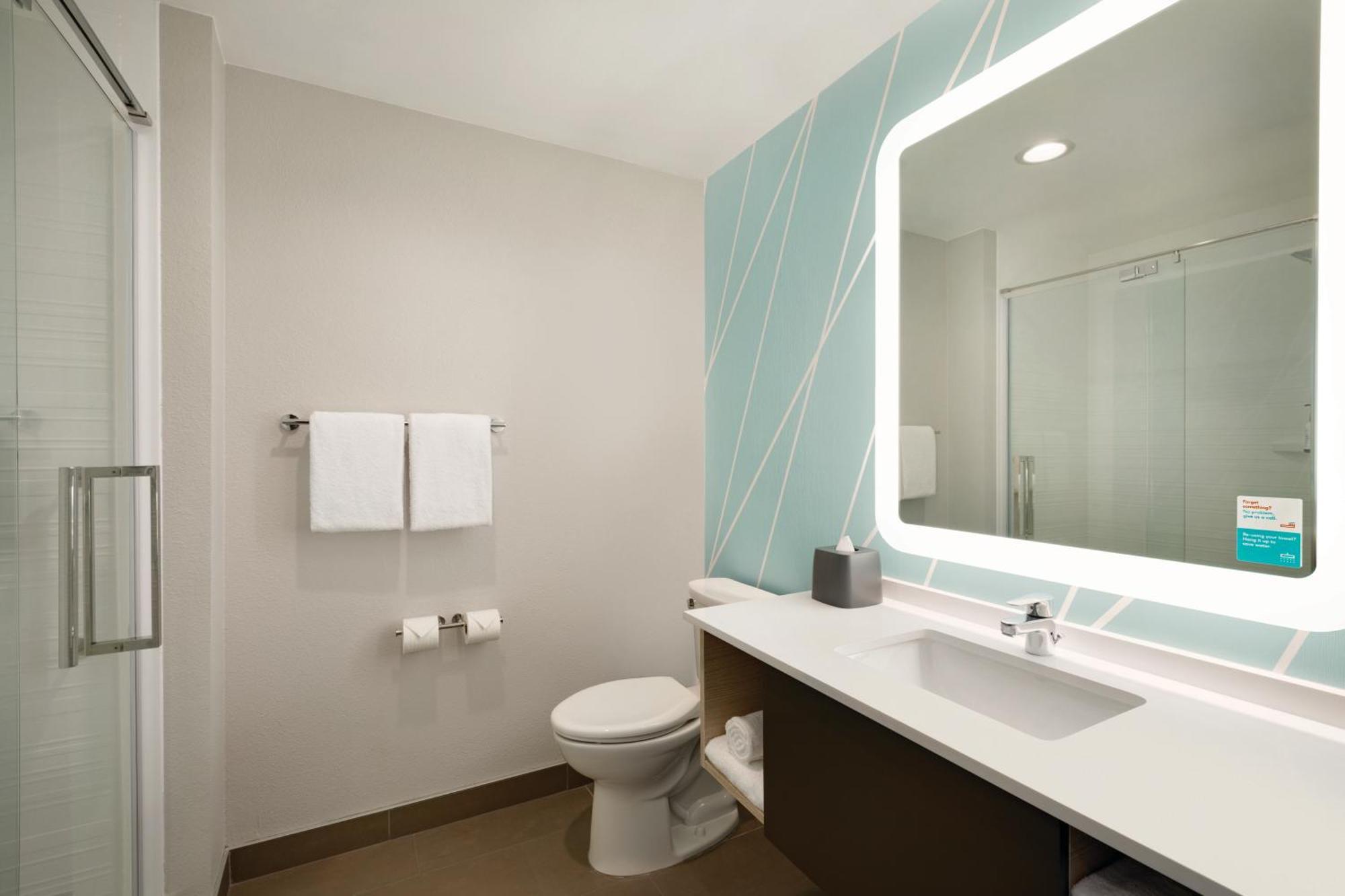 Avid - Toronto - Southwest By Ihg Hotel